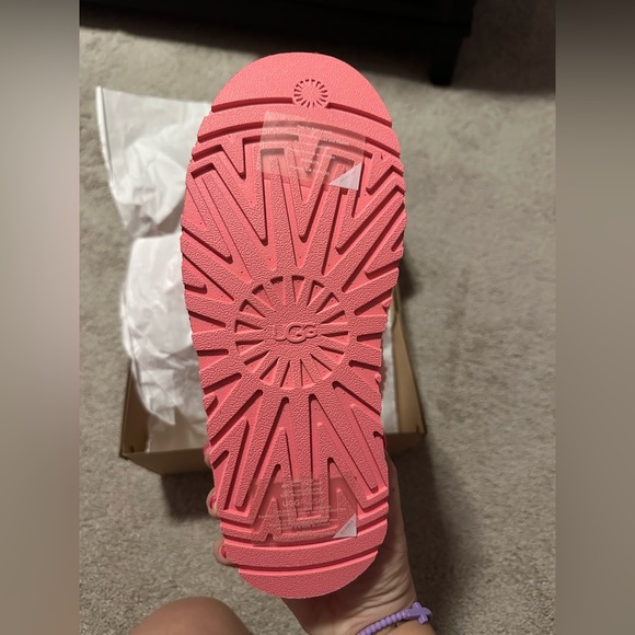 UGG Maxi Curly Platform Slipper - Picture 2 of 5